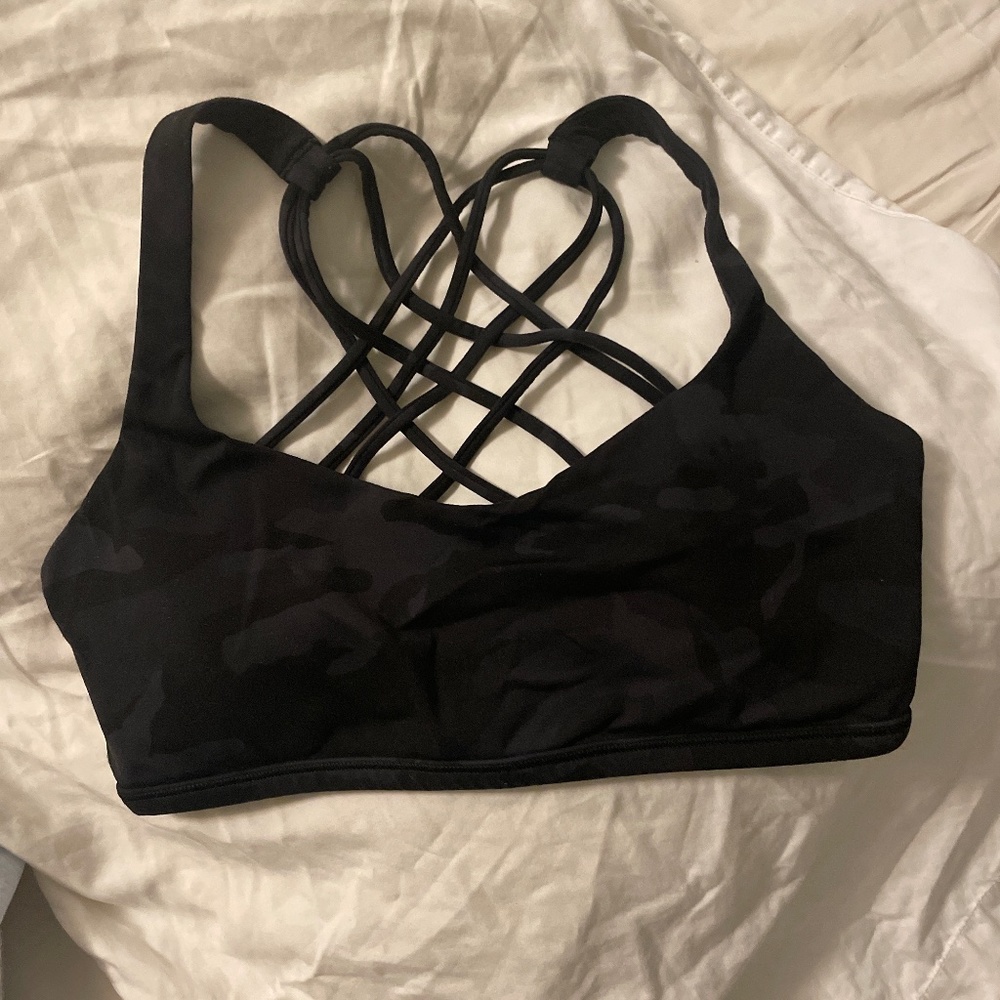 Lululemon black camo sports bra EUC
